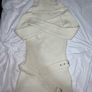 Turtle neck sweater with belt